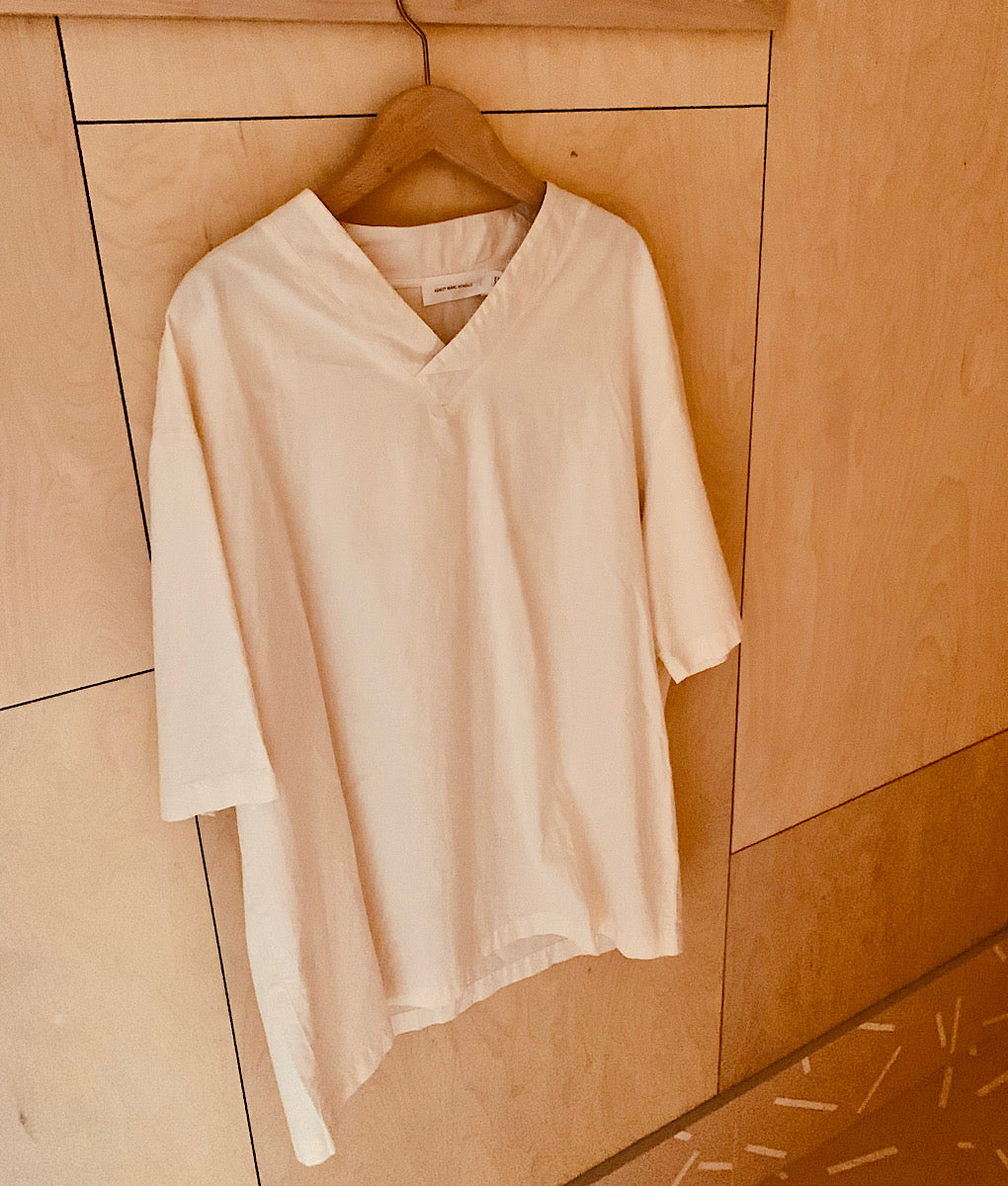 Waldraud-AshleyMarcHovelle-ZenNeck-V-Shirt-01