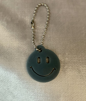 Waldraud-MoManTain-Smiley-Key-Chain-DarkGrey