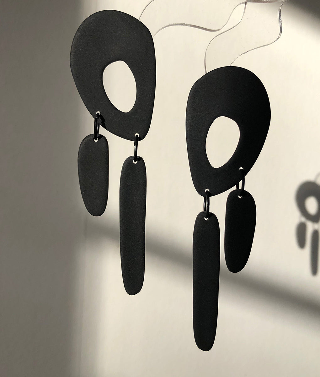 Toro Earrings, Poppy Seed Black