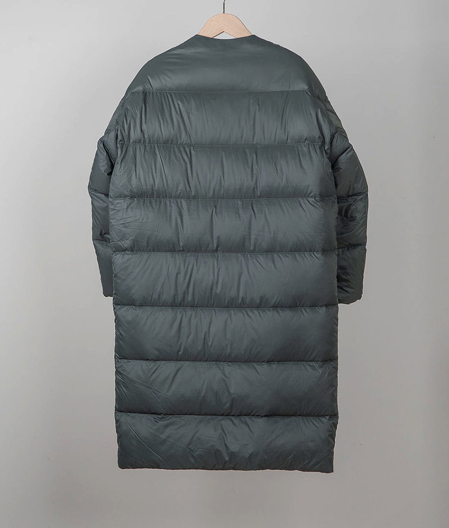 Waldraud-Kloke-AW22-Rankellfoto-Prodigal-Long-Quilted-Coat-Sycamore-01