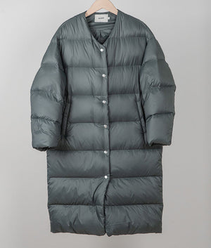 Waldraud-Kloke-AW22-Rankellfoto-Prodigal-Long-Quilted-Coat-Sycamore-01