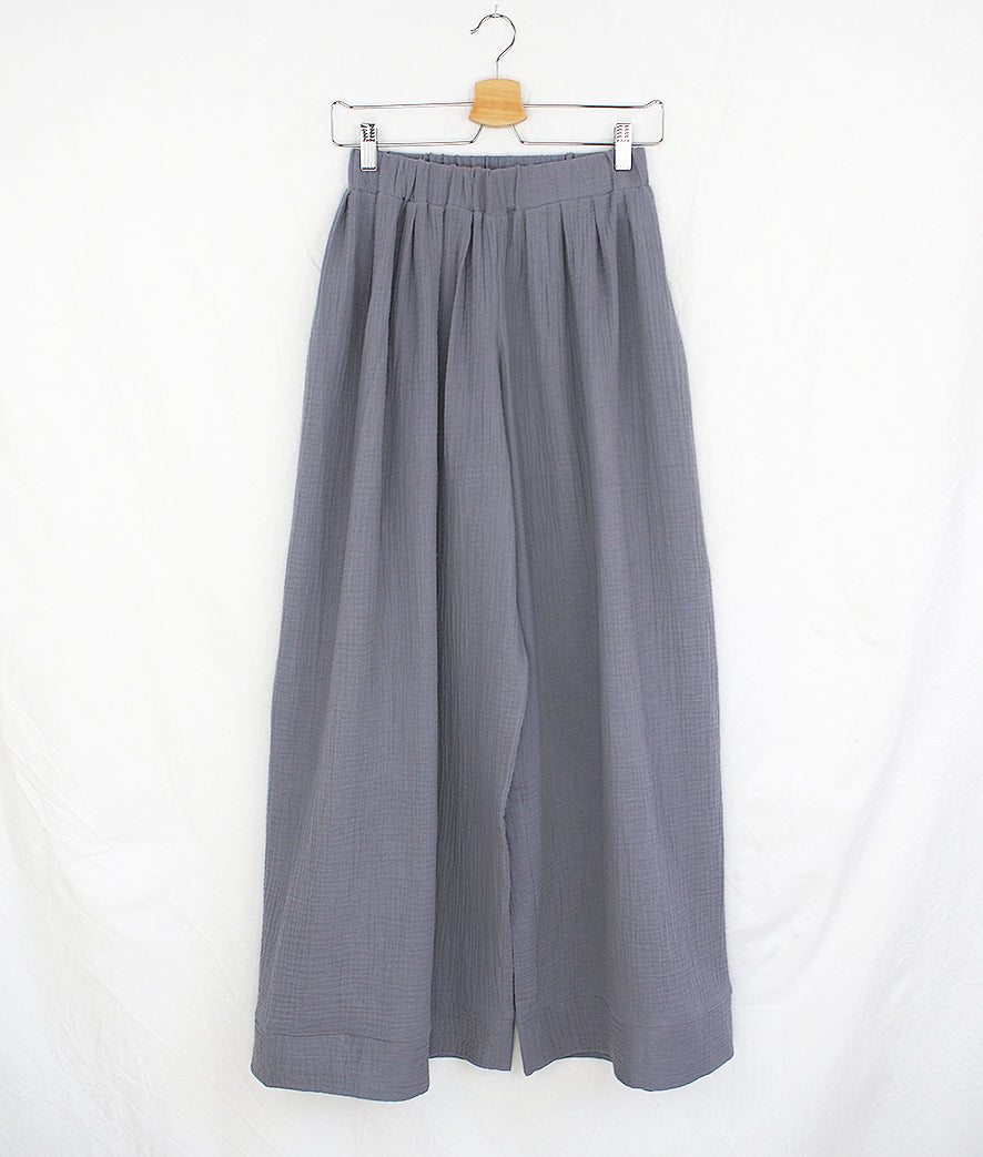 Waldraud-ManuelaArtCollage-StandingLinenPants-S