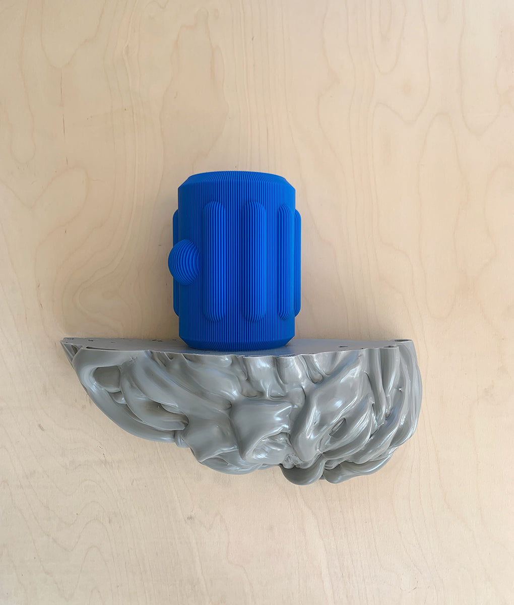 Waldraud-StudioThierVanDaalen-ThePlasticMine-WallShelf-Grey-01