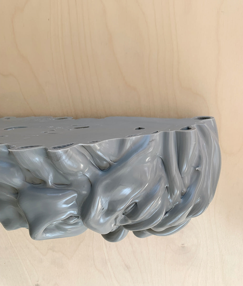 Waldraud-StudioThierVanDaalen-ThePlasticMine-WallShelf-Grey-01